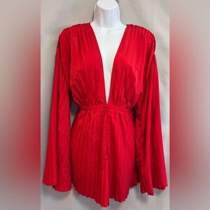 PrettyLittleThing Women’s‎ Size 8 Red Plunge Pleated Romper